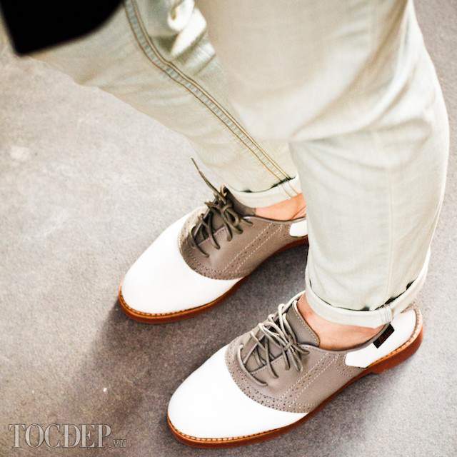 Mức độ yêu sẽ thay đổi theo cách đi Giày của Chàng